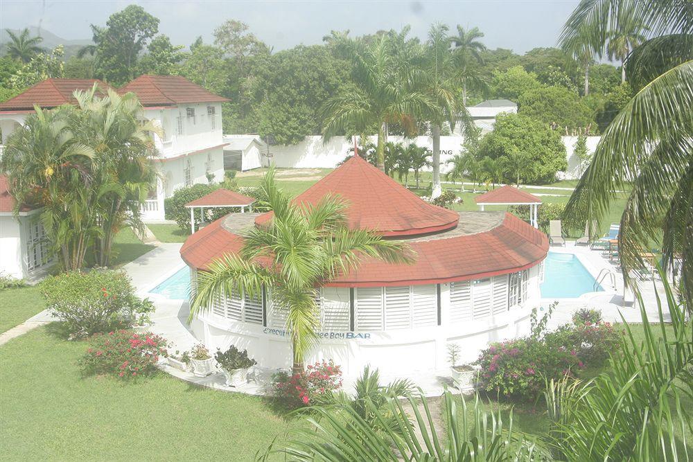 Executive Mammee Bay Hotel Ocho Rios Exterior foto